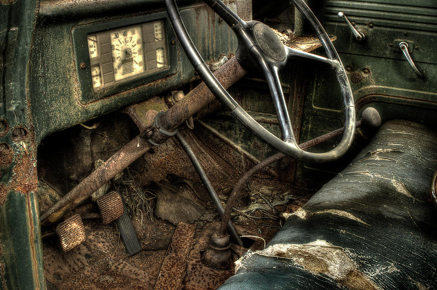 Rusty International Truck Photograph by Michael Eingle