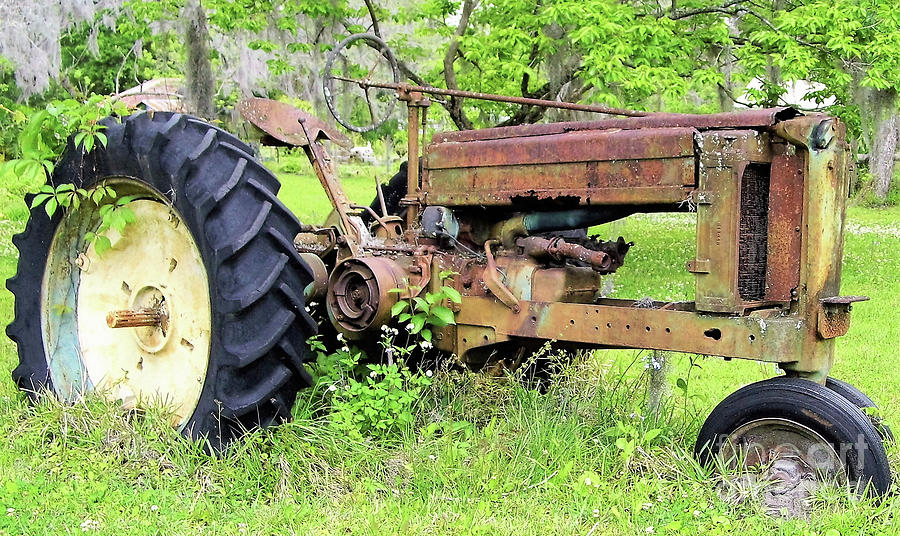 Rusty John Deere Tractor Photograph by D Hackett