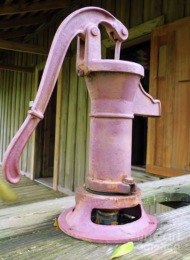 Rusty Red Hand Pump Photograph by D Hackett