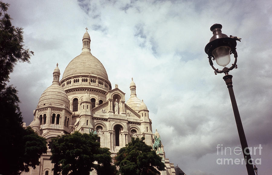 Sacre-Coeur and lamppost Photograph by Fabrizio Ruggeri