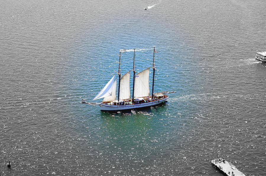 Sailing Lake Ontario Photograph by Valentino Visentini