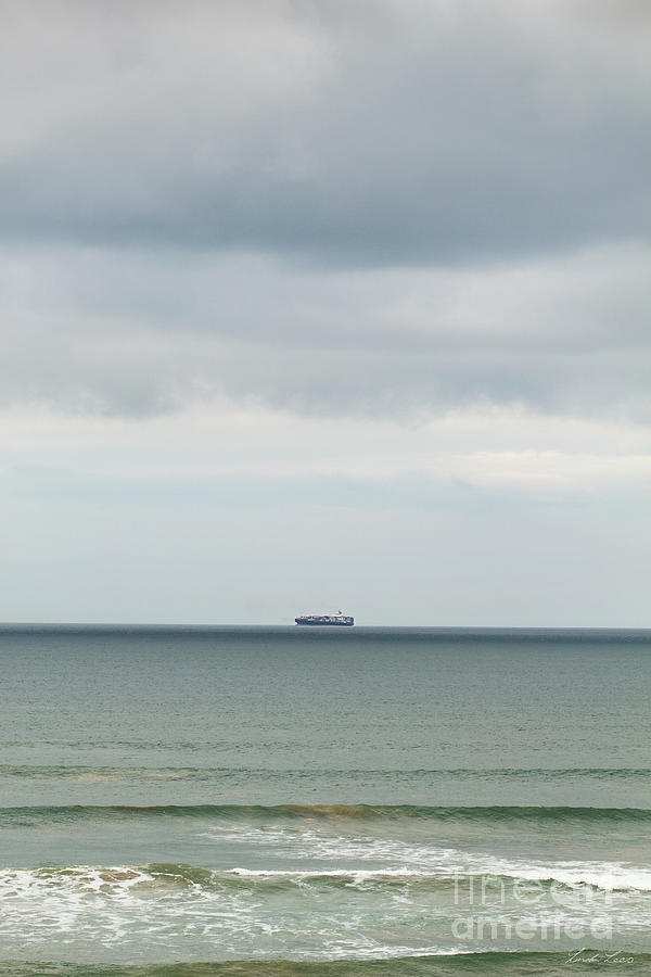 Sailing the Horizon Photograph by Linda Lees