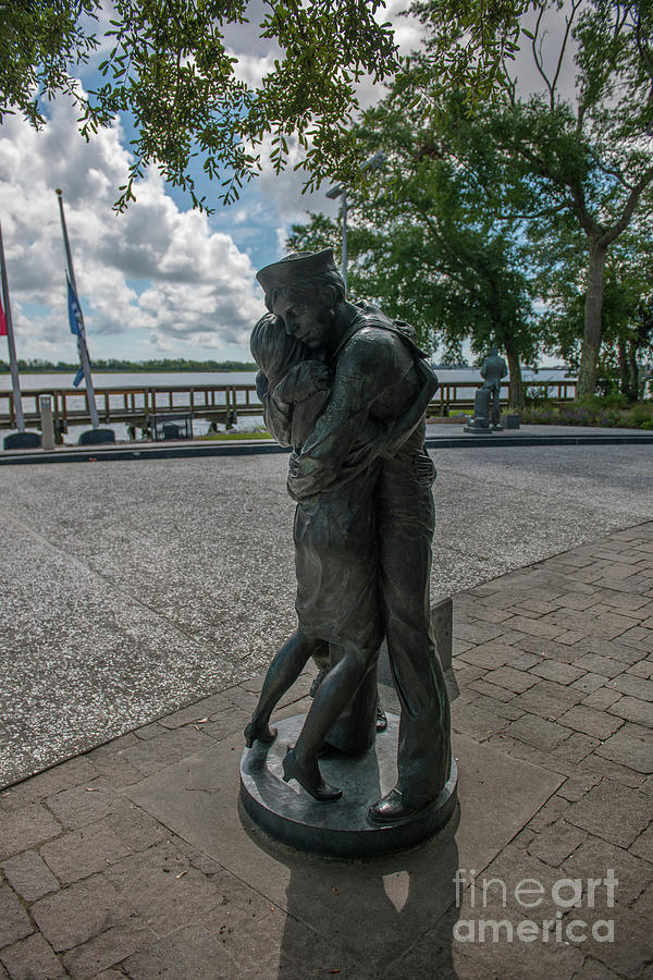 Sailor Welcome Home Statue In North Charleston Photograph