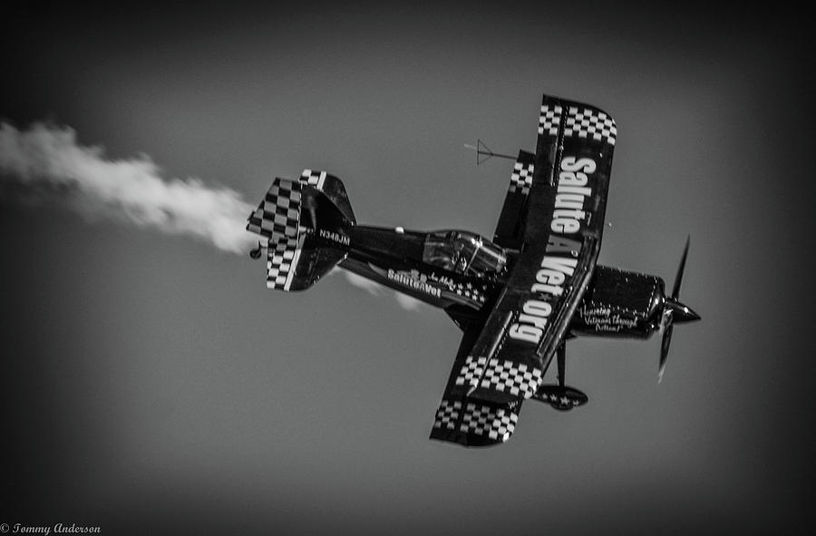 Barnstormer Photograph - Salute a Vet by Tommy Anderson