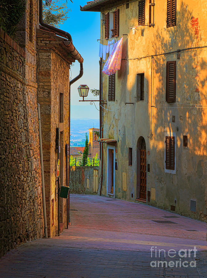 San Gimignano Alley Photograph by Inge Johnsson