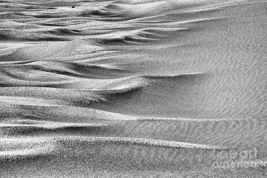 Black And White Photograph - Sand Sea - black and white by Hideaki Sakurai