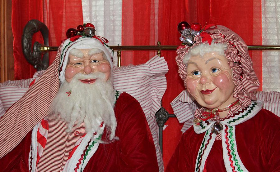 Santa And Mrs. Claus Photograph by Cynthia Guinn