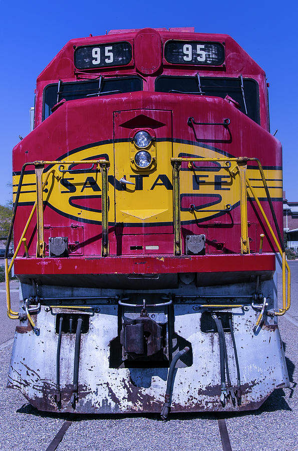 Santa Fe Photograph - Santa Fe Train Head On by Garry Gay