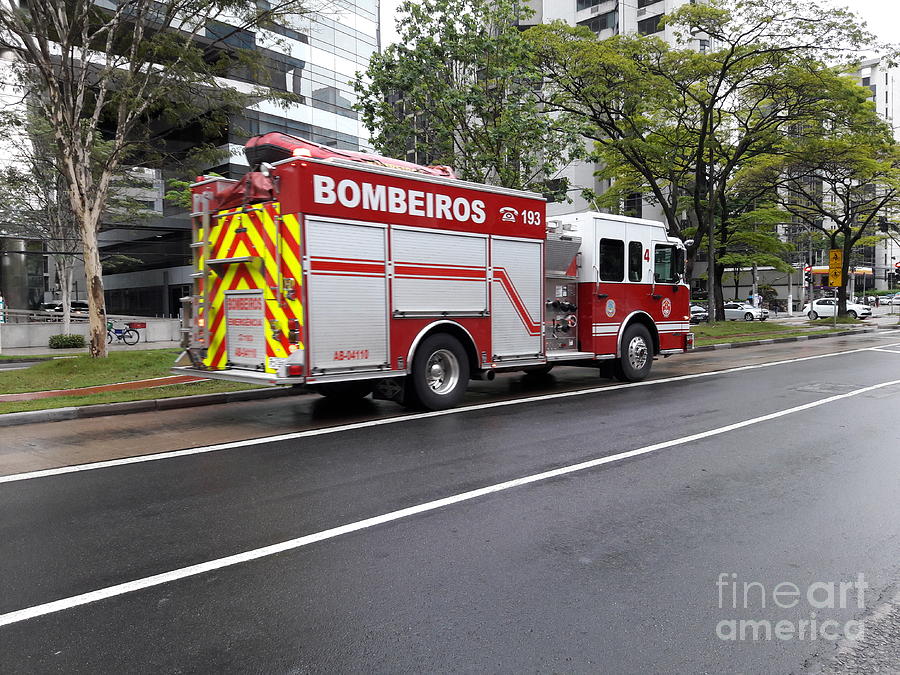 Fire Engine in Sao Paulo - Brazil Photograph by Carlos Alkmin