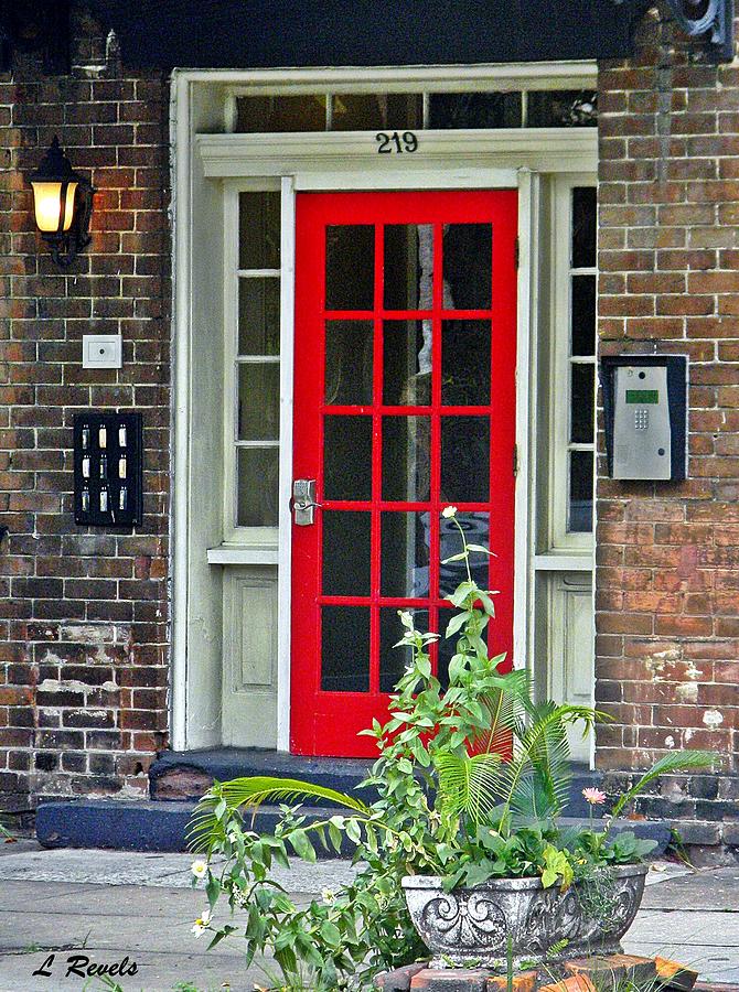 Savannah Red Door Photograph by Leslie Revels