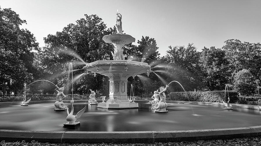 Savannahs Forsyth Fountain Photograph by Ray Silva