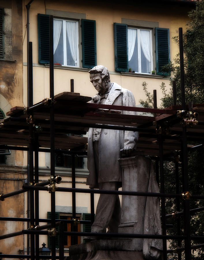 Scaffolding  Statue Photograph by Obi Martinez