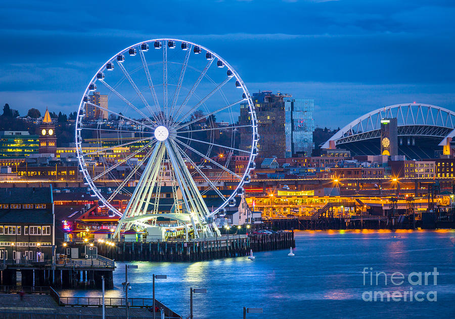 Seattle Photograph - Seattle Great Wheel #1 by Inge Johnsson