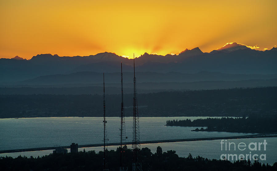 Seattle Eastside Golden Sunrays Sunrise Photograph