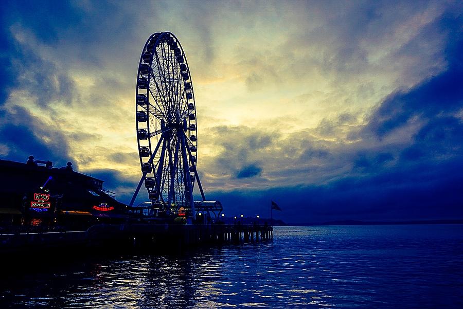 Seattle Ferris Wheel Photograph by Desmond Raymond