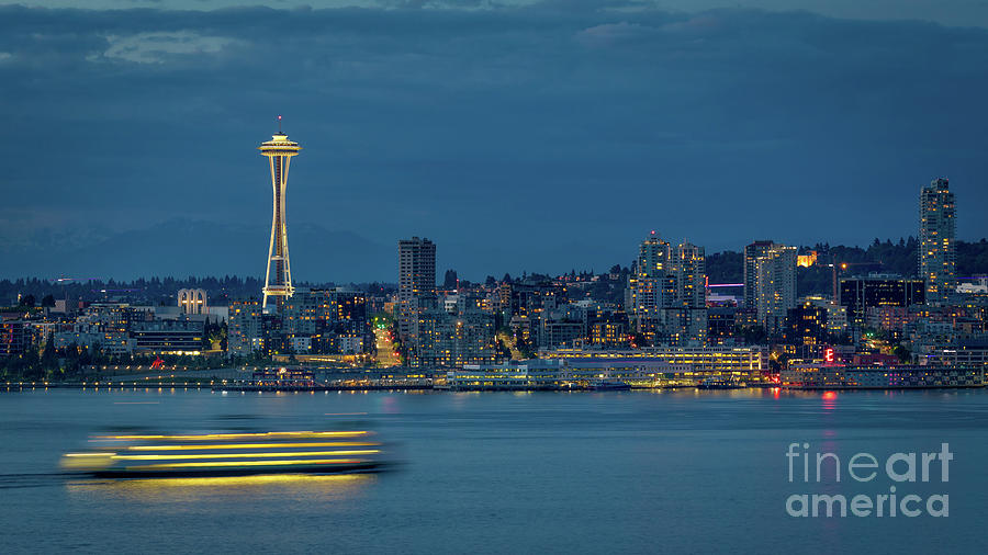 Seattle Skyline at Twilight Photograph by Jerry Fornarotto