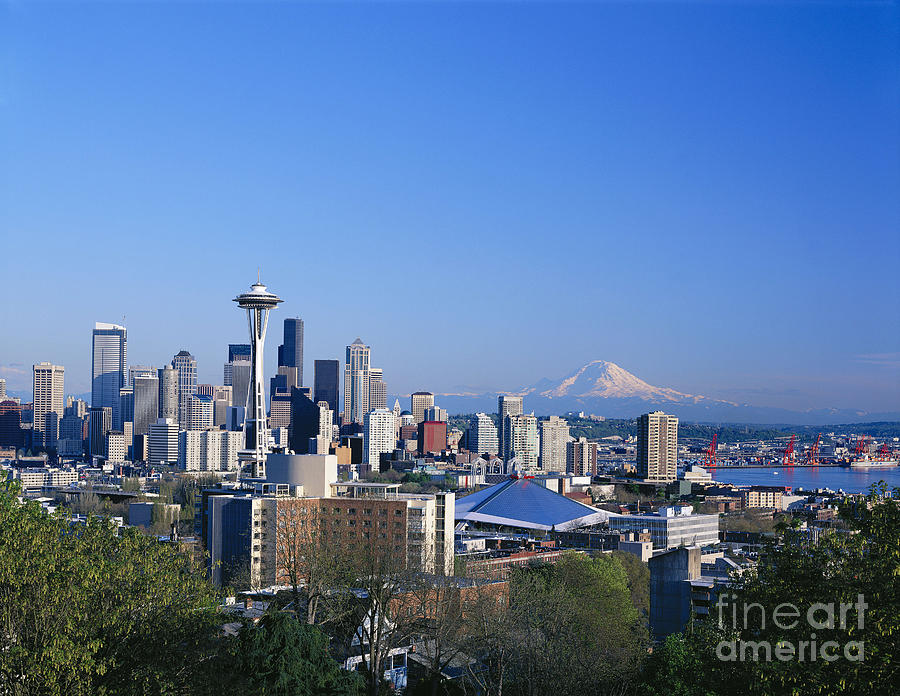 Seattle Skyline Photograph by Greg Vaughn - Printscapes