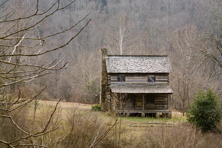 Settlers Cabin In Cades Cove Photograph by Douglas Barnett