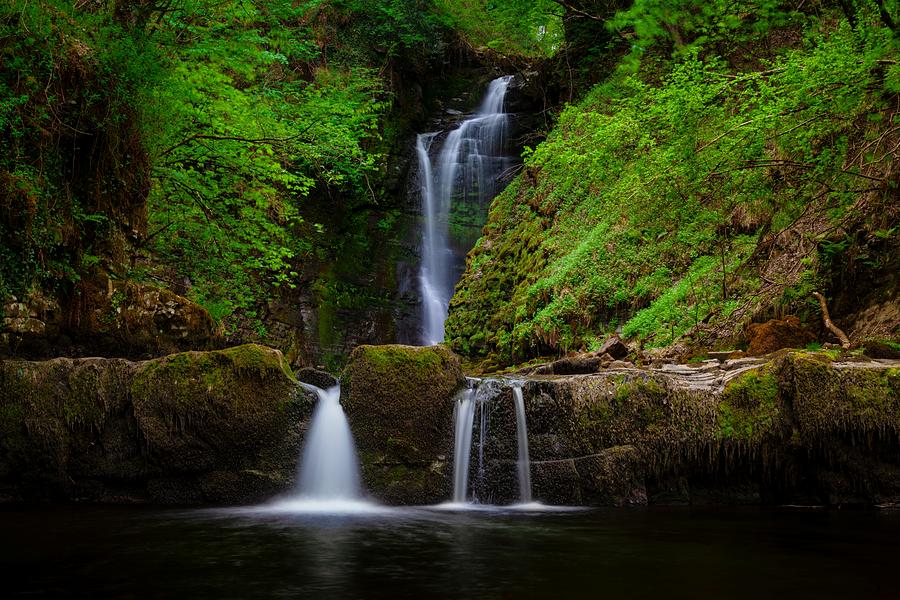 Waterfall Photograph - Sgwd Einion Gam waterfall by Leighton Collins