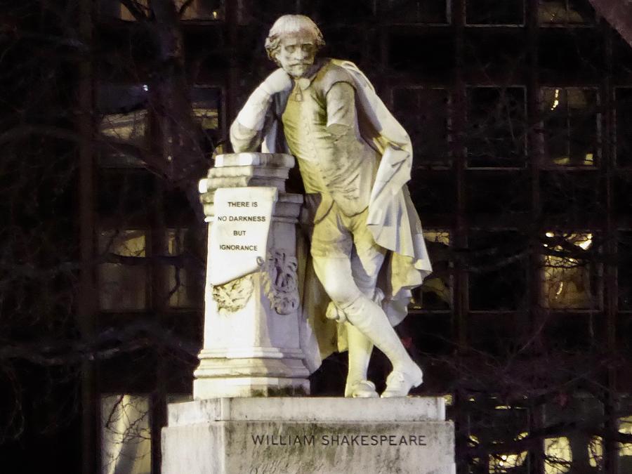 Shakespeare Statue Photograph
