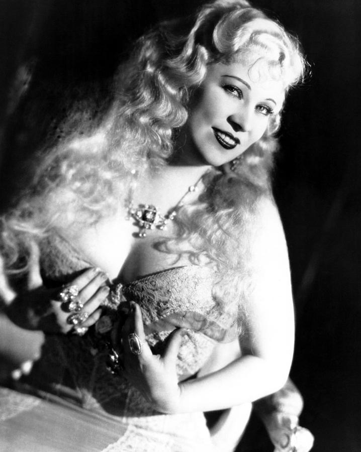 Movie Photograph - She Done Him Wrong, Mae West, 1933 by Everett
