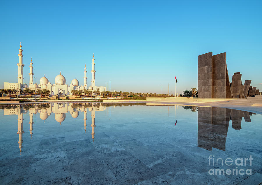 Sheikh Zayed Grand Mosque and Wahat Al Karama Monument, Abu Dhabi, UAE ...