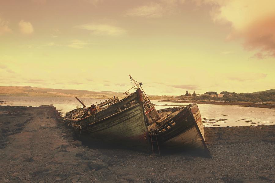 Nature Photograph - Shipwrecked by Billy Soden