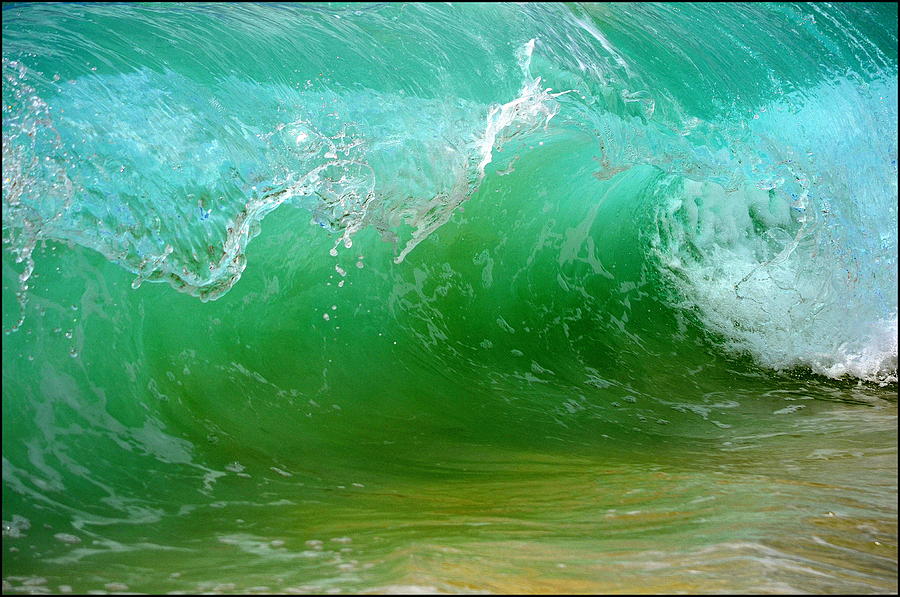 Shorebreak at Sandy Beach Photograph by Stan Askew