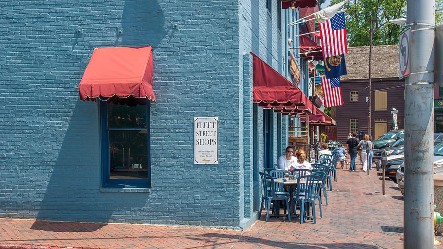 Annapolis Sidewalk Cafe Photograph by Charles Kraus