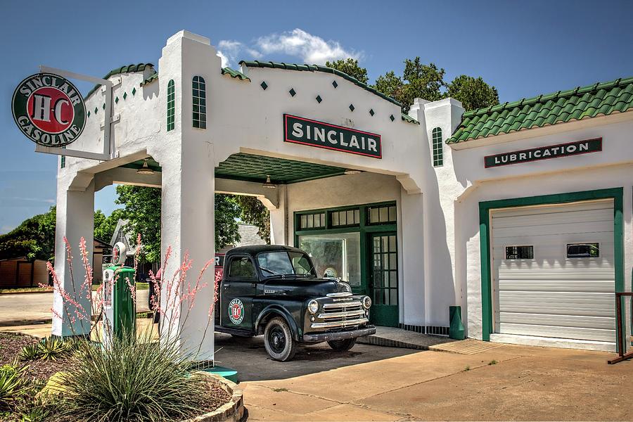 Sinclair Station in Albany, Texas Photograph by Harriet Feagin