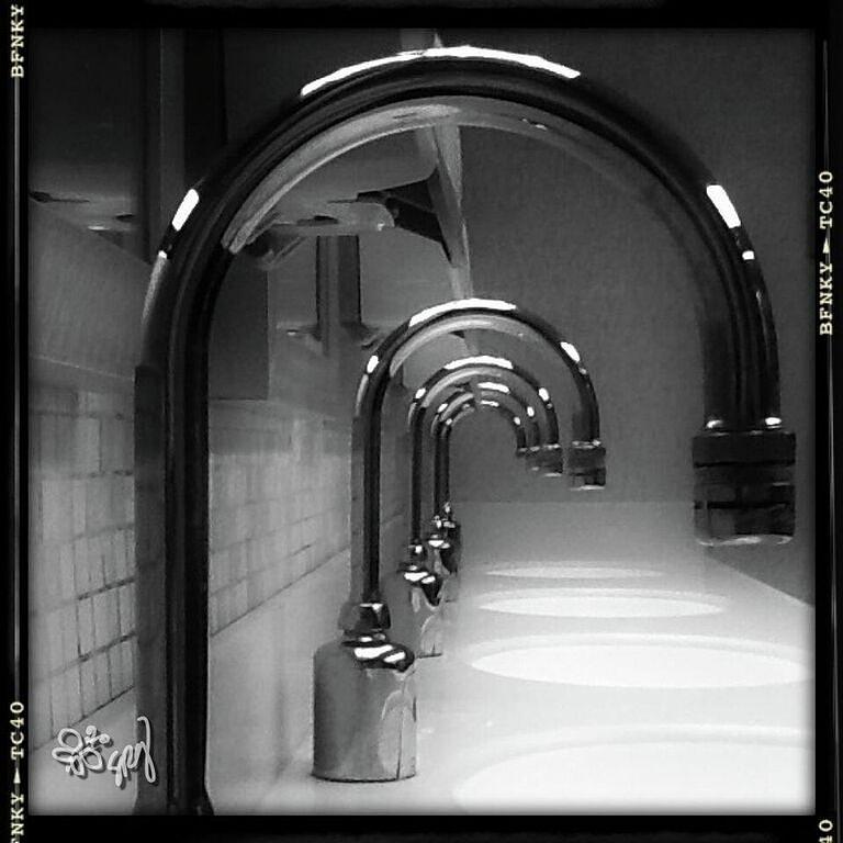 Black And White Photograph - Sinko Deco by Susan Gluck