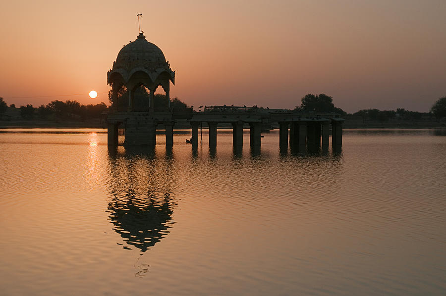SKN 1364 Sunrise behind Cenotaph Photograph by Sunil Kapadia