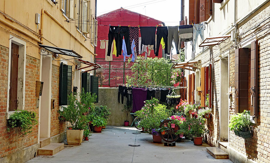 Small Courtyard On The Island Of Murano Photograph by Rick Rosenshein