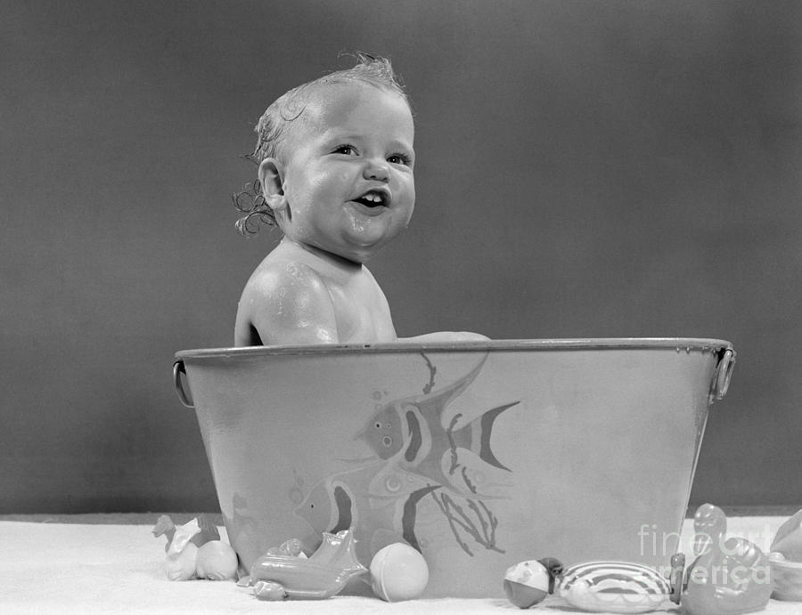 Smiling Baby In Bath Tub, C.1940-50s Photograph by H. Armstrong Roberts/ClassicStock