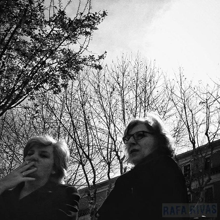 City Photograph - Smoking Break

#woman #ladies #people by Rafa Rivas