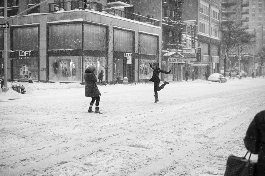 Snow Dance - Le - 10 X 16 Photograph