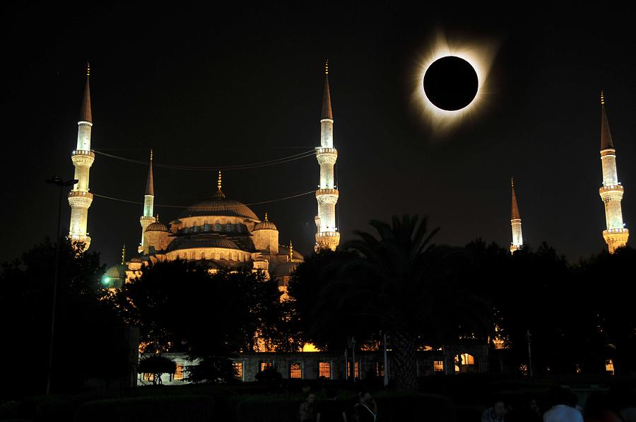 Solar Eclipse over Blue Mosque, Istanbul Turkey Painting by Celestial Images