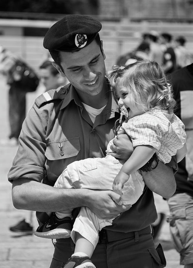 Soldier Photograph - Soldier Carrying His Daughter Kotel 1329 by Bob Neiman