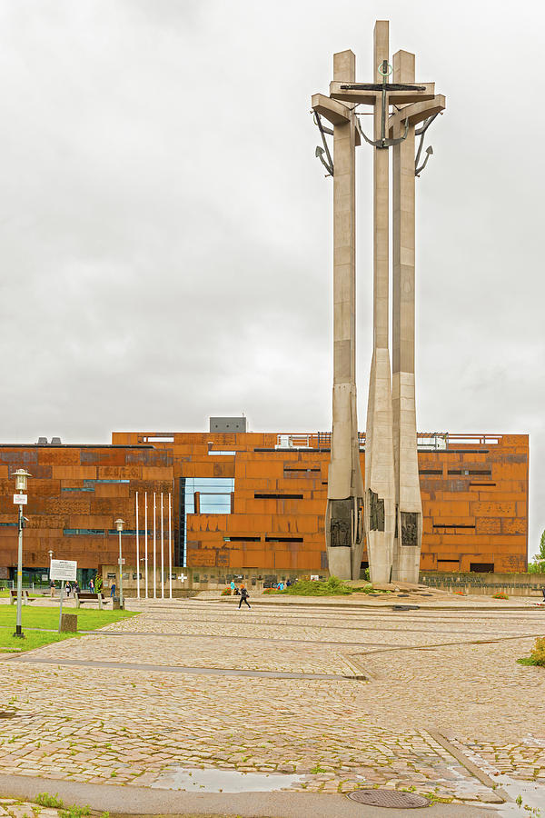 Solidarity Monument in Gdansk Photograph by Marek Poplawski