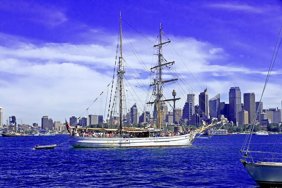 Soren Larsen Sailing Past City Of Sydney Photograph