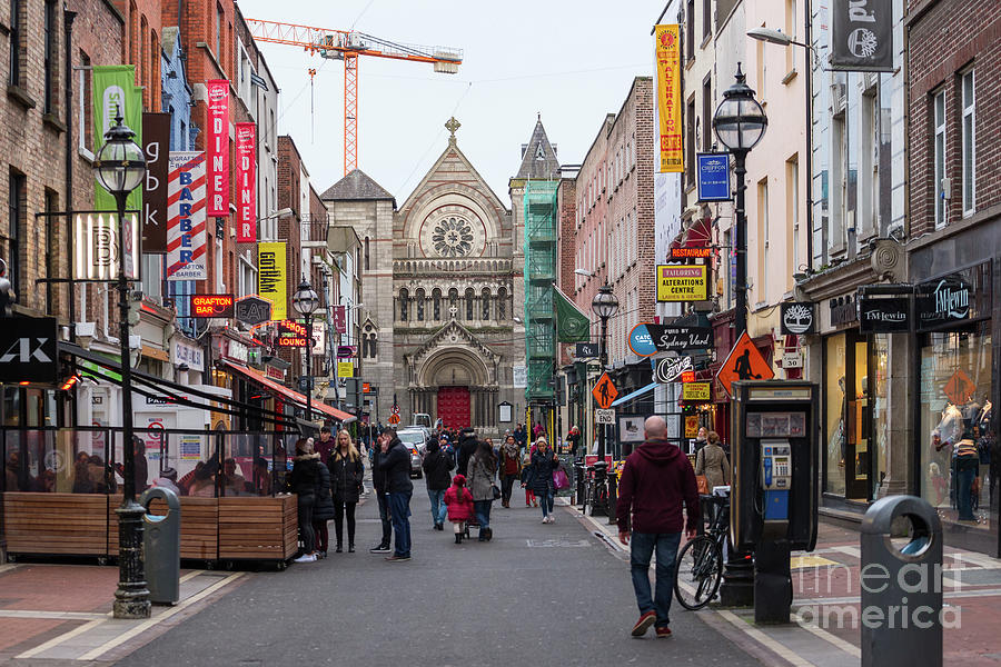 South Anne Street in Dublin Photograph by Les Palenik