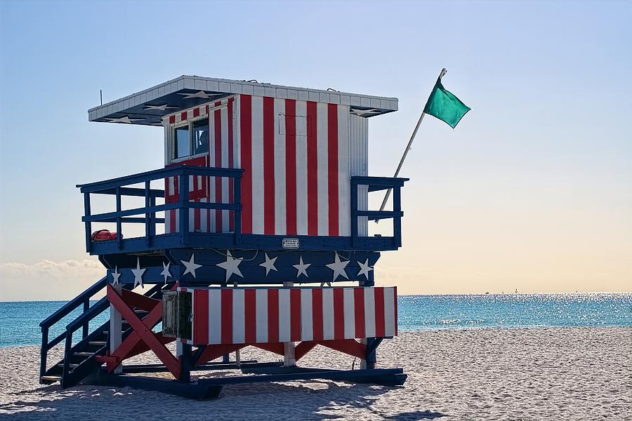 Art Deco 12th Street Lifeguard Station - South Beach Photograph by  Chrystyne Novack - Fine Art America