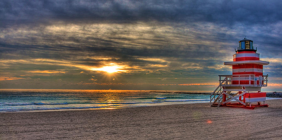 South Beach Sunrise Photograph by William Wetmore