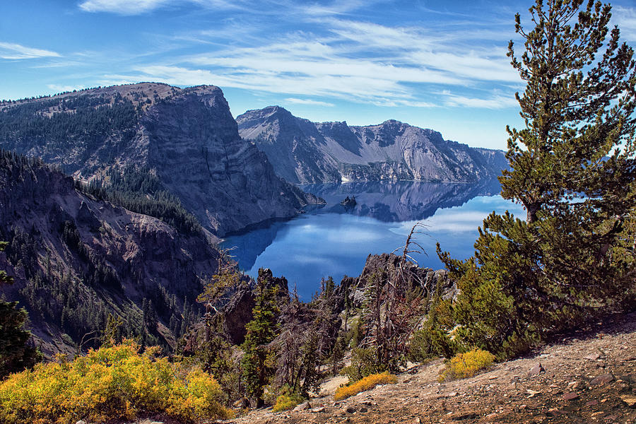 South Rim Of Crater lake Photograph by Frank Wilson