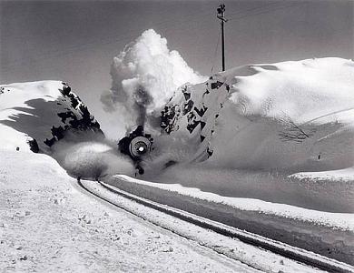 Railroad Photograph - Southern Pacific Engine by John Dominis Railroad Photograph - Southern Pacific Engine by John Dominis