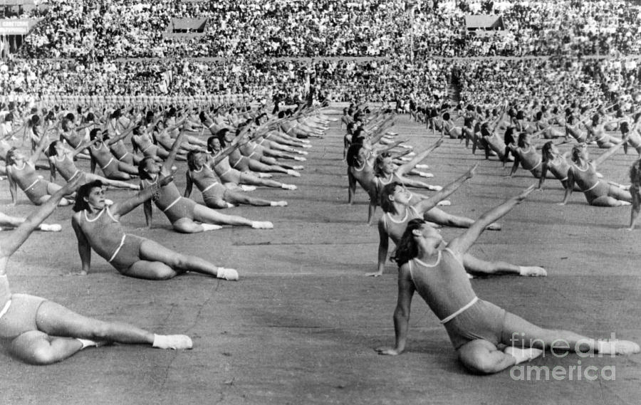 Soviet Union: Gymnasts Photograph by Granger
