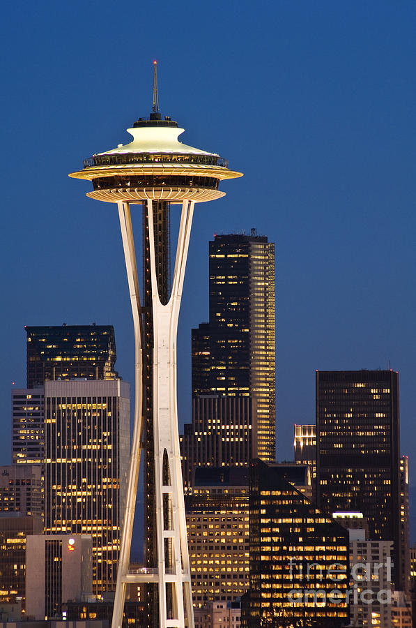 Space Needle Twilight Photograph by Greg Vaughn - Printscapes