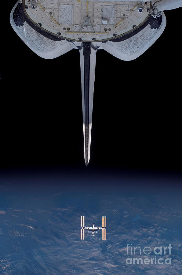 Space Shuttle Endeavour Departs Photograph by Stocktrek Images