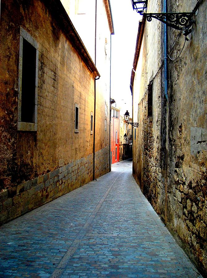 Spain Photograph - Spanish Alley by Roberto Alamino