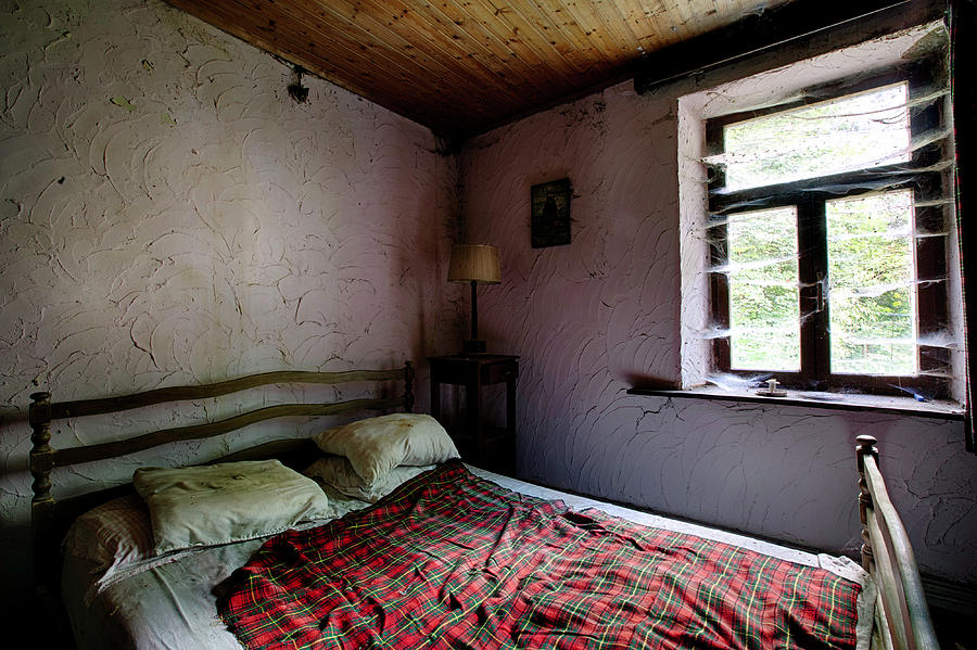 Spiders Web Bedroom Photograph by Dirk Ercken